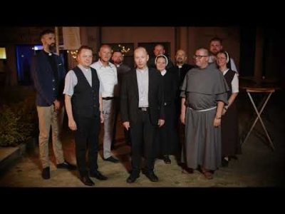Godzone / Otec biskup Jozef Haľko spolu s kňazmi a rehoľníkmi pozýva na Godzone tour 2025